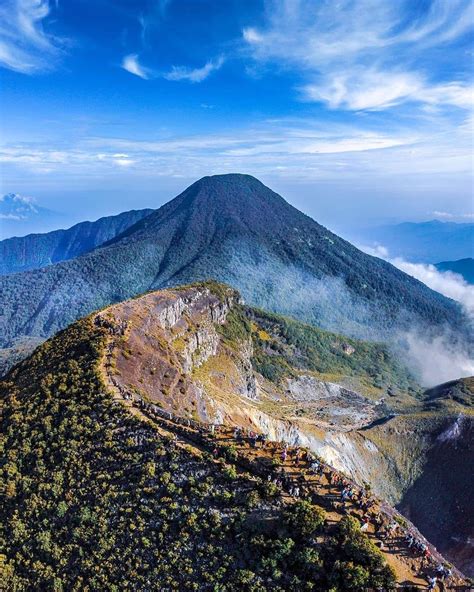 Keindahan Gunung-gunung Gede Jawa Barat